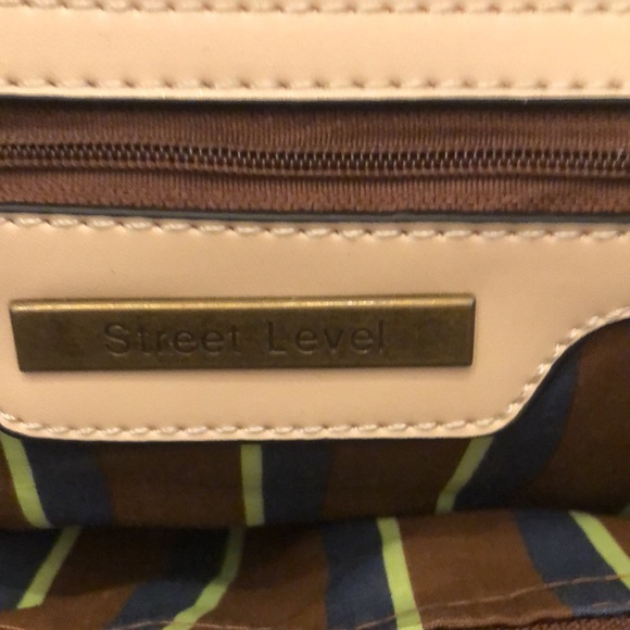 This is a Cross Body Double Strap. - Picture 5 of 7